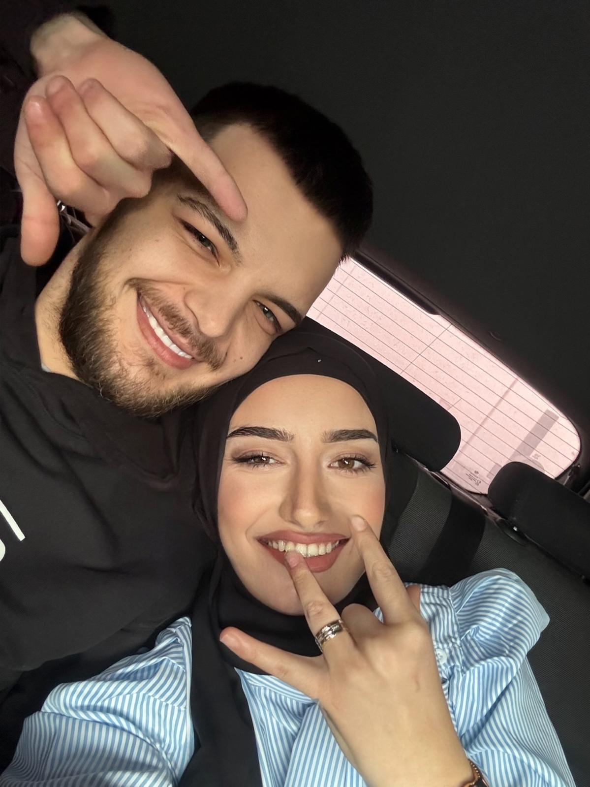 Yllza and Medini in the car