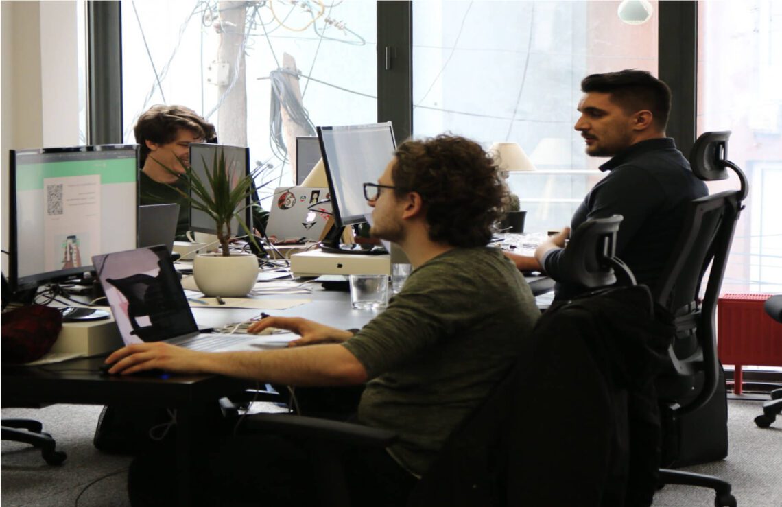 dua.com team working