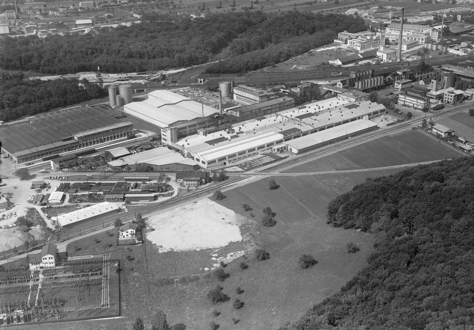 Aerial photograph of the Firestone tyre plant at Pratteln in canton Basel-Landschaft