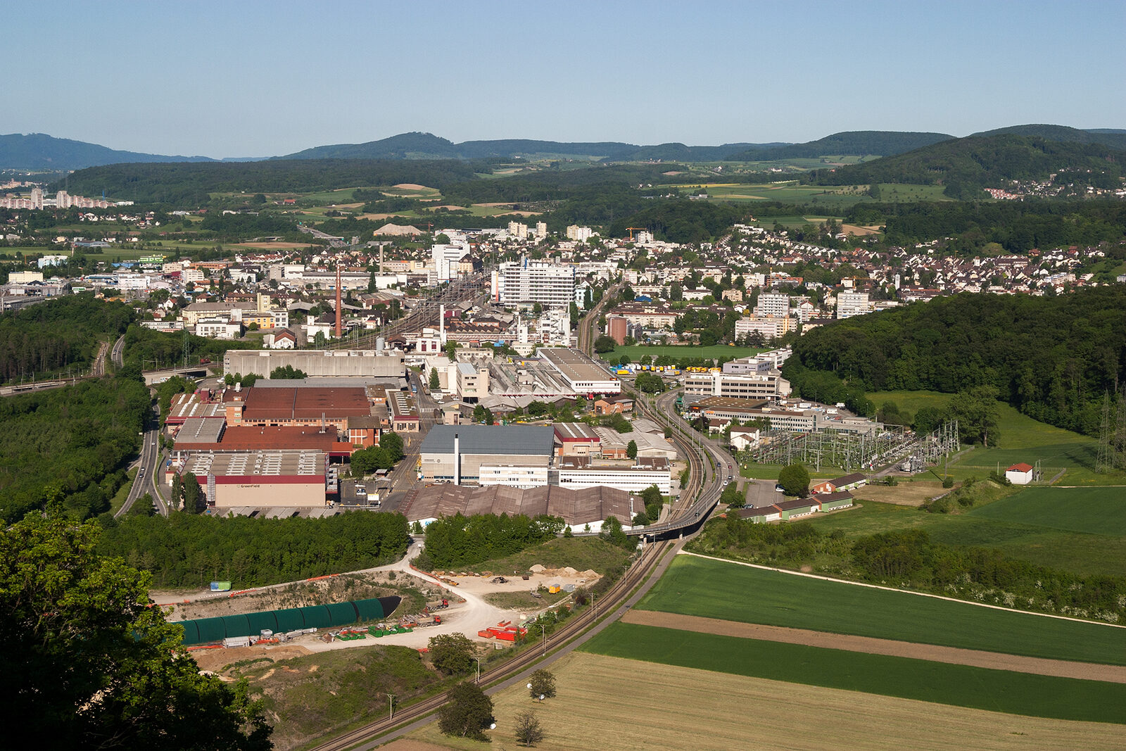 Pamje nga ajri mbi zonën industriale të Prattelnit në kantonin Basel-Landschaft