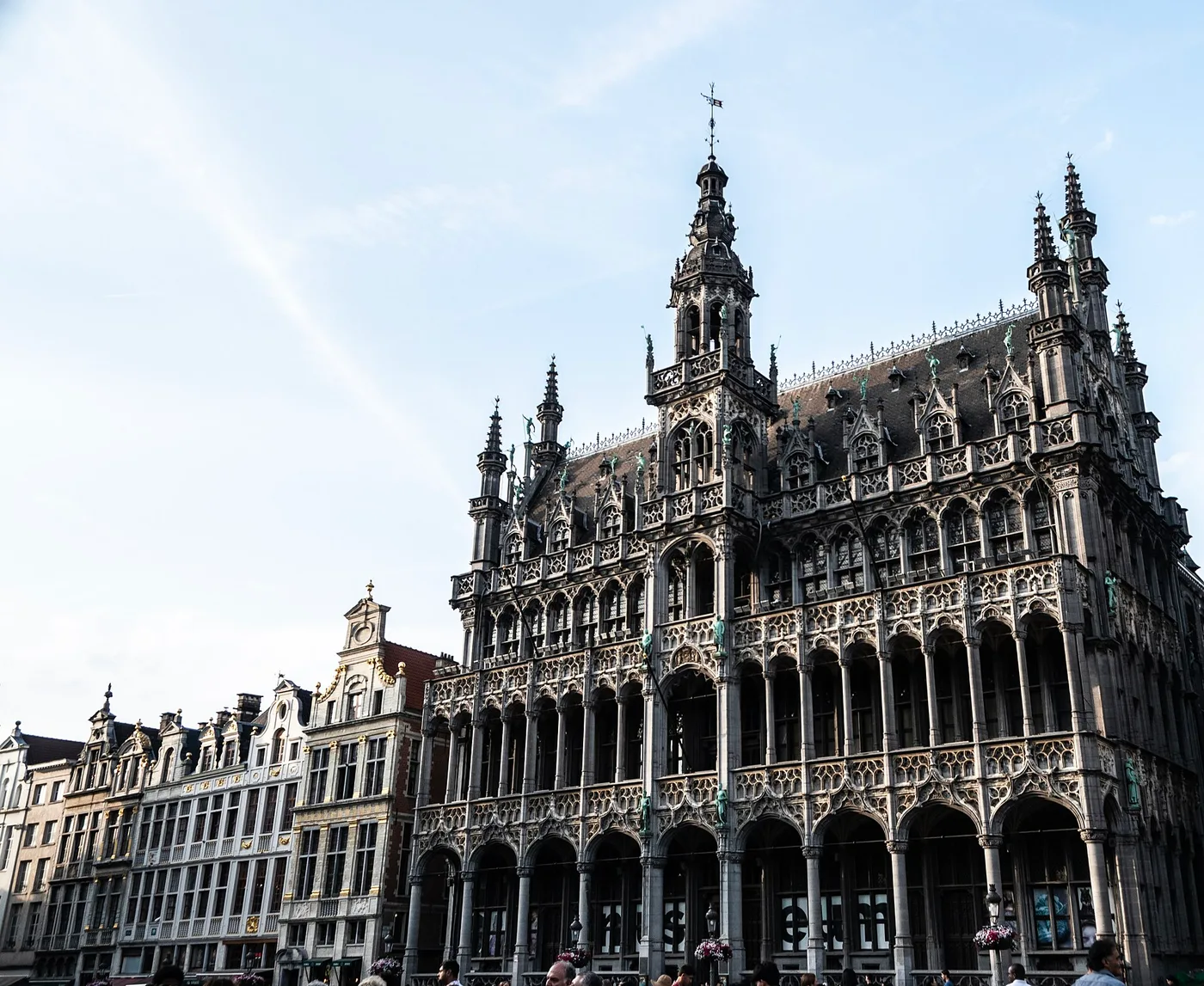 Grand Place edifici da 34 a 39 a Bruxelles, il blocco dove ShqipVille elenca la sua sede della comunità al numero 39