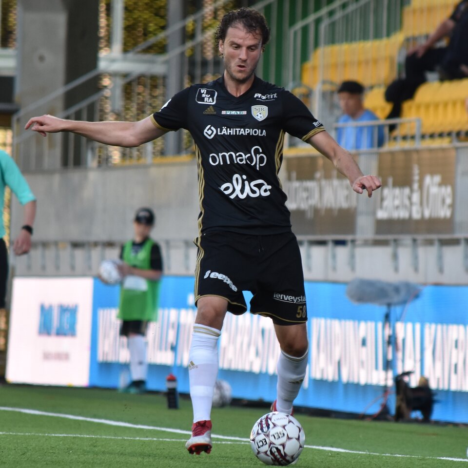 Mehmet Hetemaj jugando con el SJK en 2018