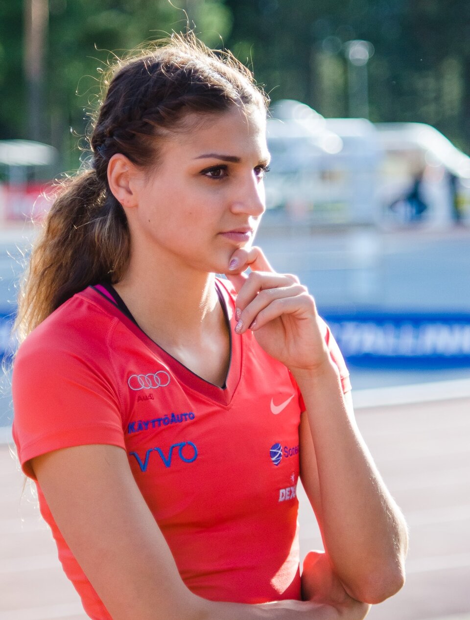 Nooralotta Neziri saltando vallas en los Savo Games