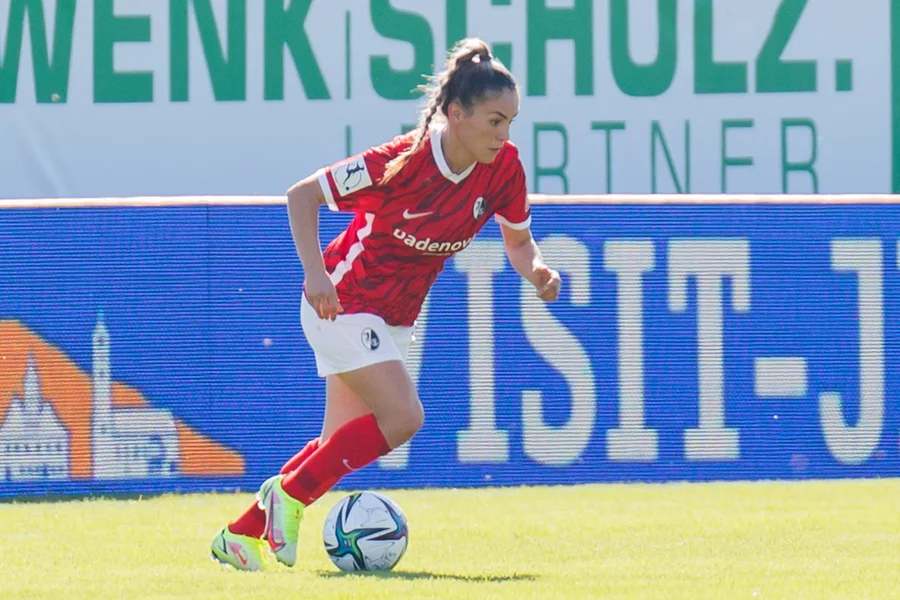 Erëleta Memeti 2021 als Spielerin des SC Freiburg, vor ihrem Wechsel zu Eintracht Frankfurt