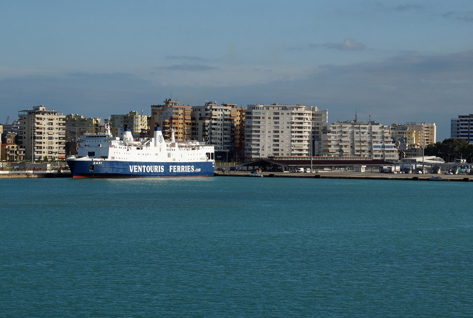 Fähre am Terminal des Hafens von Durrës, Albanien