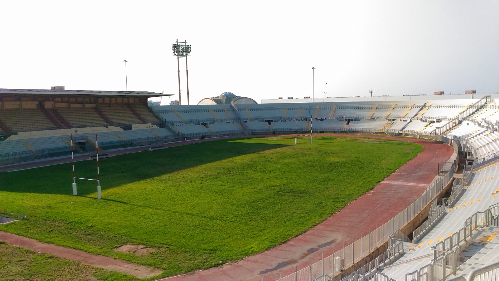 Panorama des Stadio della Vittoria in Bari, des Stadions, in dem die Passagiere der Vlora im August 1991 festgehalten wurden