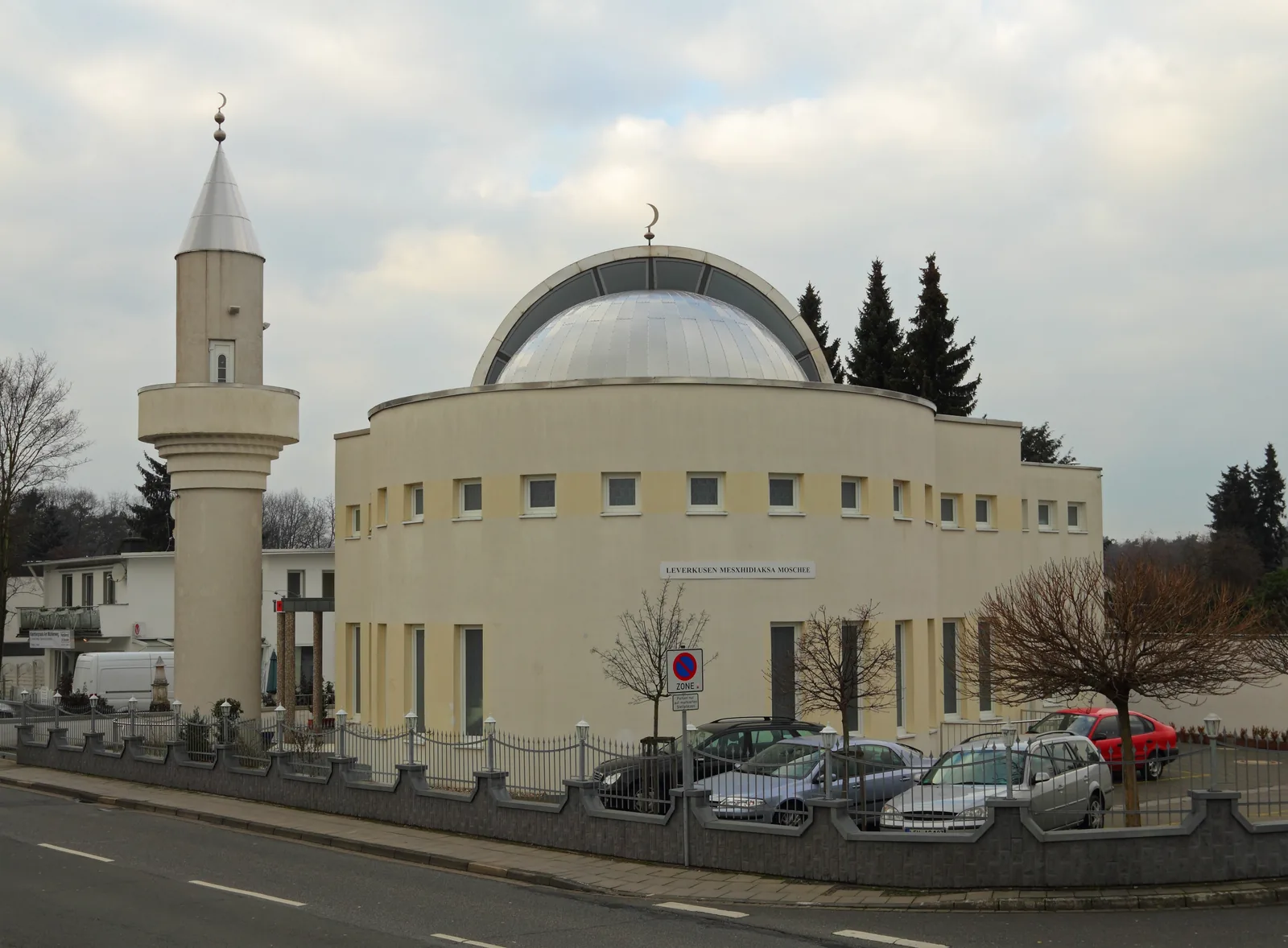 The exterior of Mesxhidi Aksa mosque in Leverkusen-Küppersteg, photographed in 2012