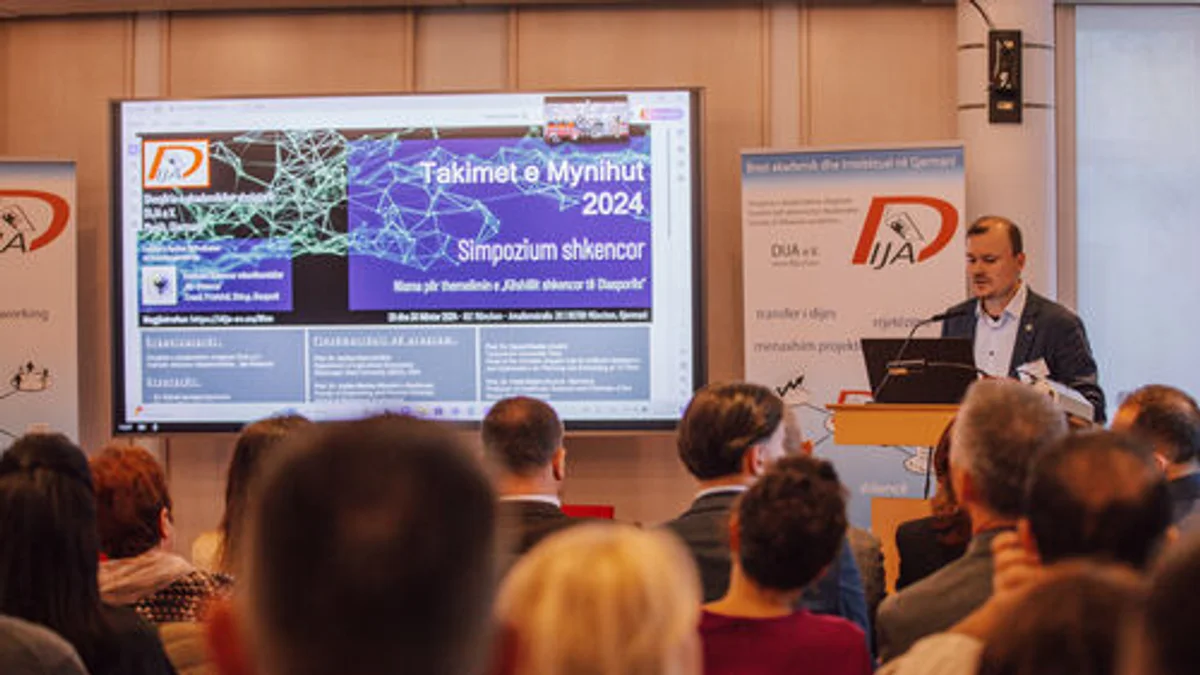 Pubblico e relatore al simposio scientifico albanese Takimet e Mynihut 2024 a Monaco di Baviera