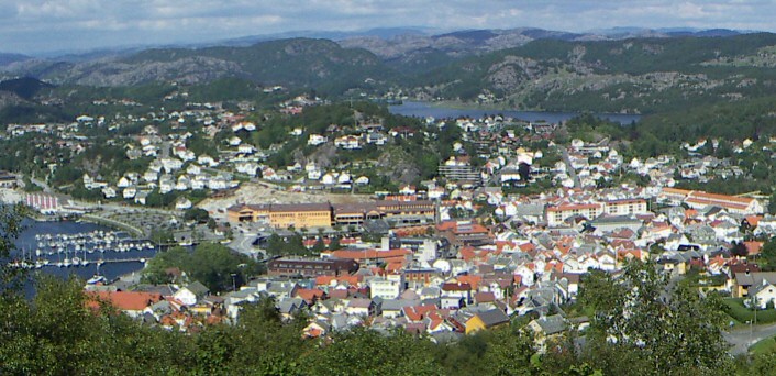 Vista panorámica de Egersund, un pequeño pueblo portuario de la costa suroeste de Noruega