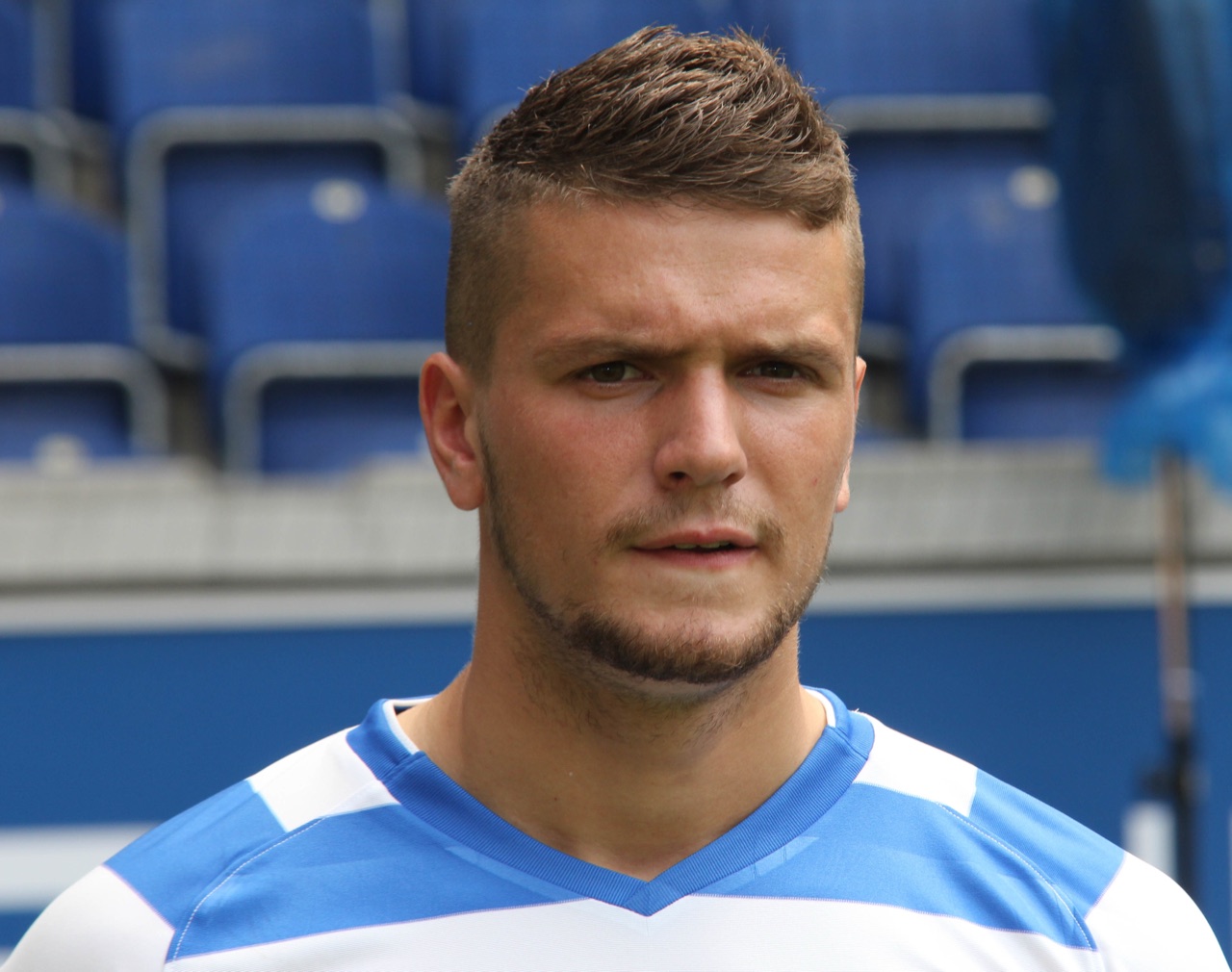 Flamur Kastrati en un retrato de equipo del MSV Duisburg