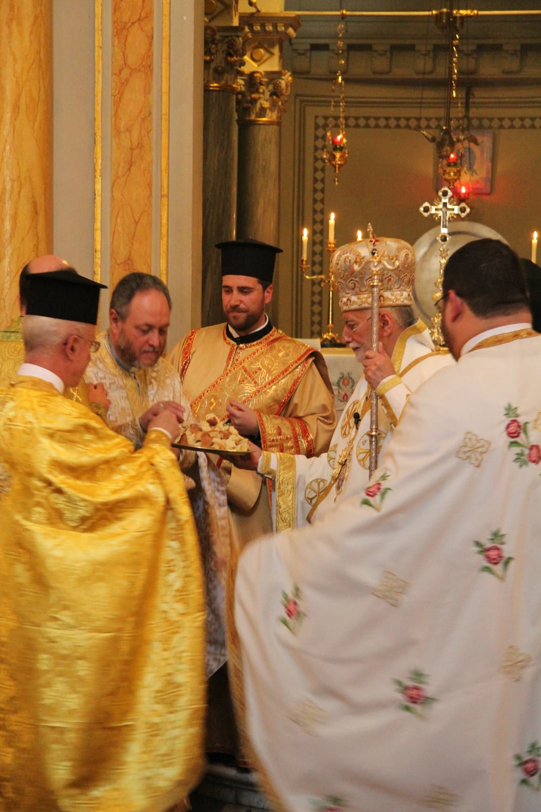 Clero durante una liturgia greco-cattolica italo-albanese a Sant’Atanasio, a Roma