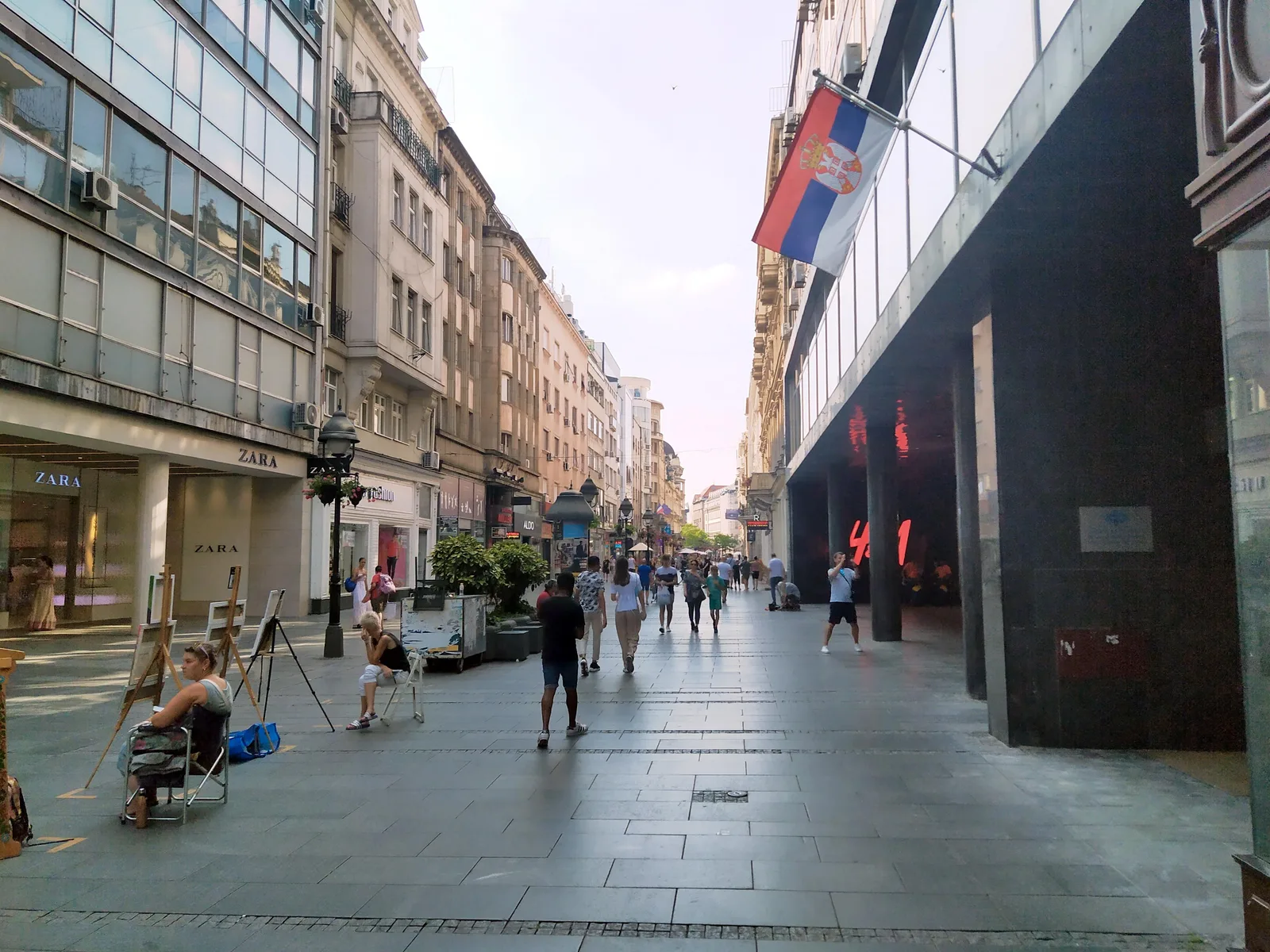 Belgrad'ın merkezindeki Knez Mihailova caddesi