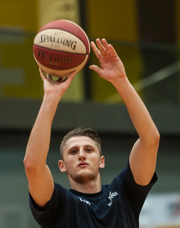 Gëzim Morina sous le maillot de l'équipe nationale de Slovénie