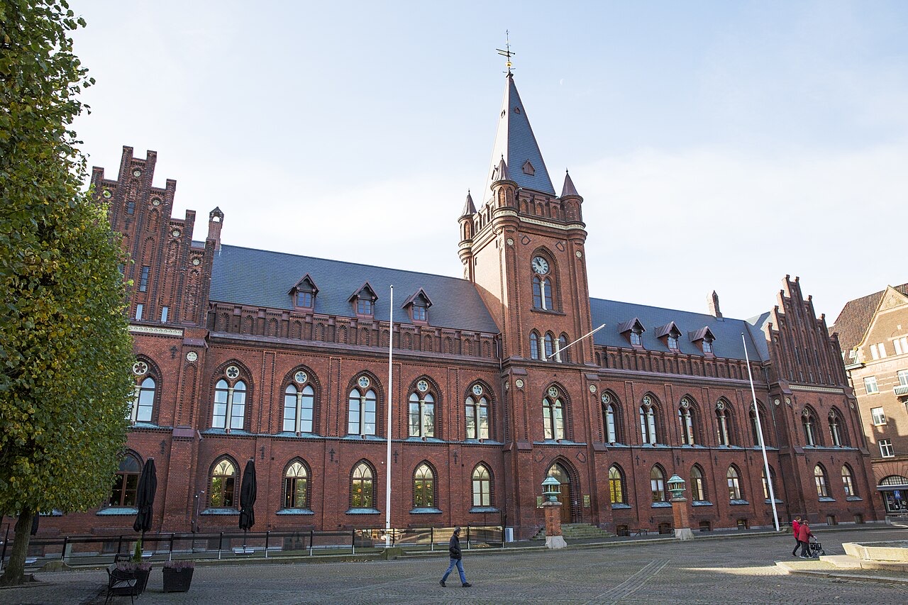 Das rote Backsteinrathaus von Landskrona in Skåne, Südschweden