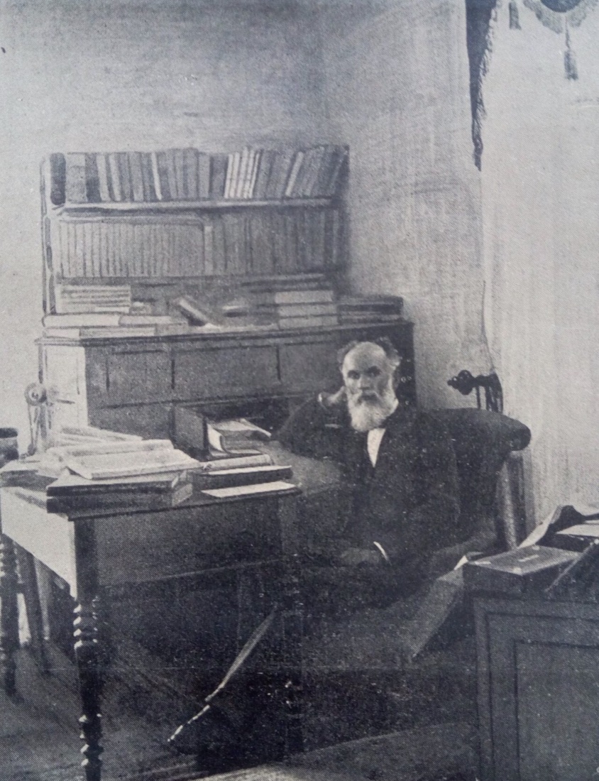 Sami Frasheri fotografiert 1896 an seinem Schreibtisch