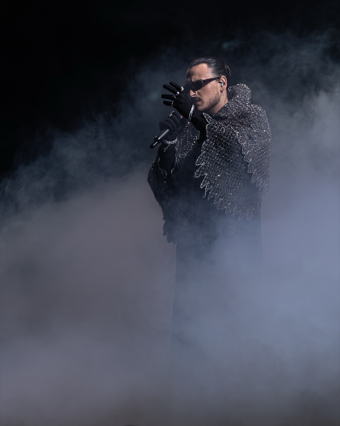 Alis interpreta Nân por Albania en la final de Eurovisión 2026 en Viena