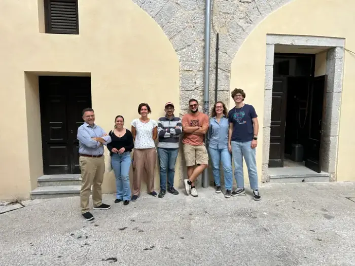 Teilnehmende von Wiki Loves Arbëreshë stehen gemeinsam in Piana degli Albanesi