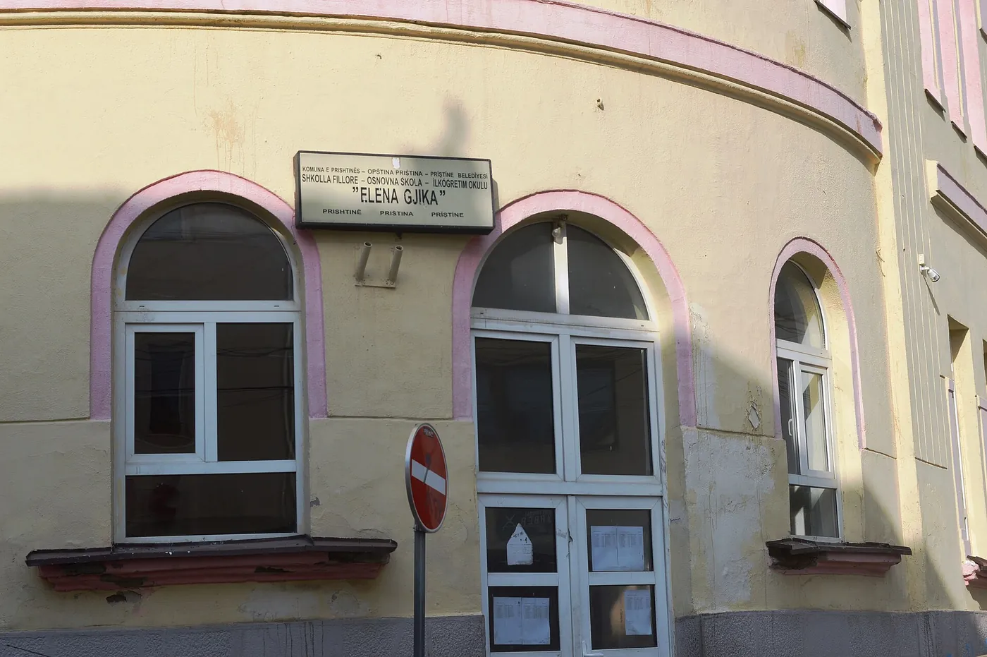 Ndërtesa e shkollës fillore «Elena Gjika» në Prishtinë, ndërtuar më 1926–1928