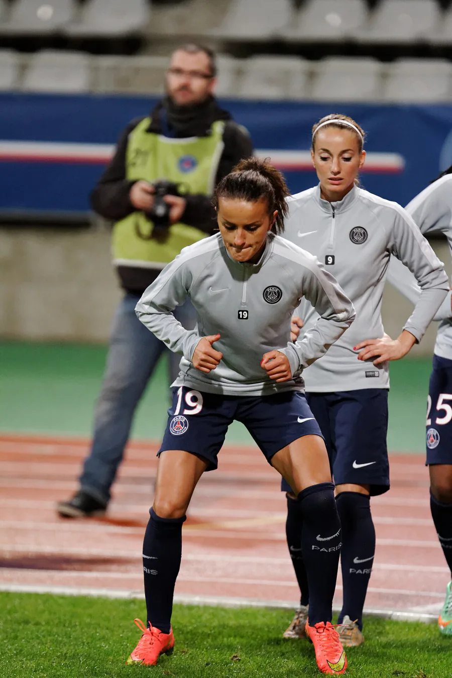 Futbol dünya şampiyonu Fatmire Alushi, Paris Saint-Germain için ısınıyor