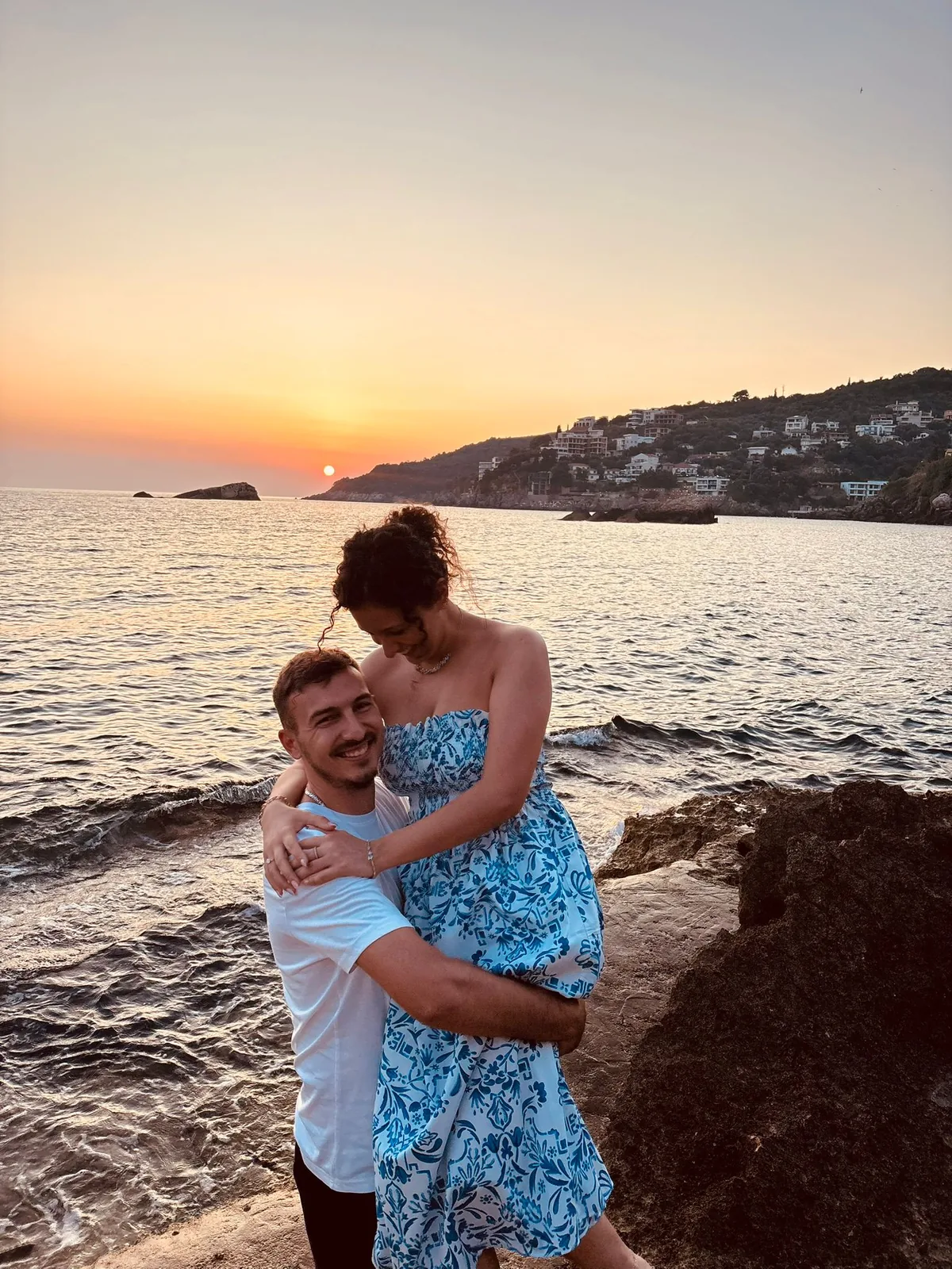 Lirije dhe Besarti gjatë fejesës së tyre