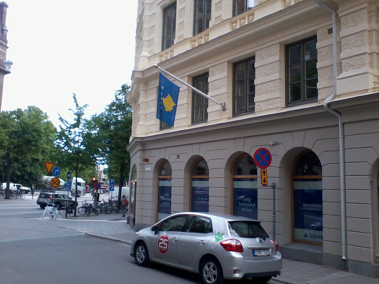 Utsidan av Kosovos ambassad på Birger Jarlsgatan i Stockholm