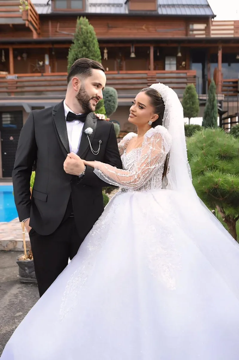 Valdrini dhe Anita, të martuar pasi u njohën në dua.com