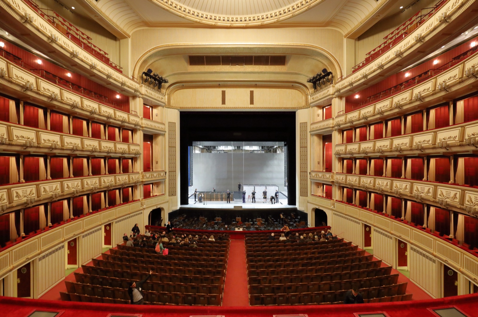 Der Zuschauerraum der Wiener Staatsoper